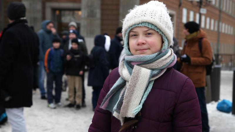 01.02.2019, Schweden, Stockholm: Die 16-jährige Schwedin Greta Thunberg steht während ihrer Protestaktion für mehr Klimaschutz vor dem Reichstag. (zu dpa-Story - Jugendproteste vom 07.02.2019) Foto: Steffen Trumpf/dpa +++ dpa-Bildfunk +++