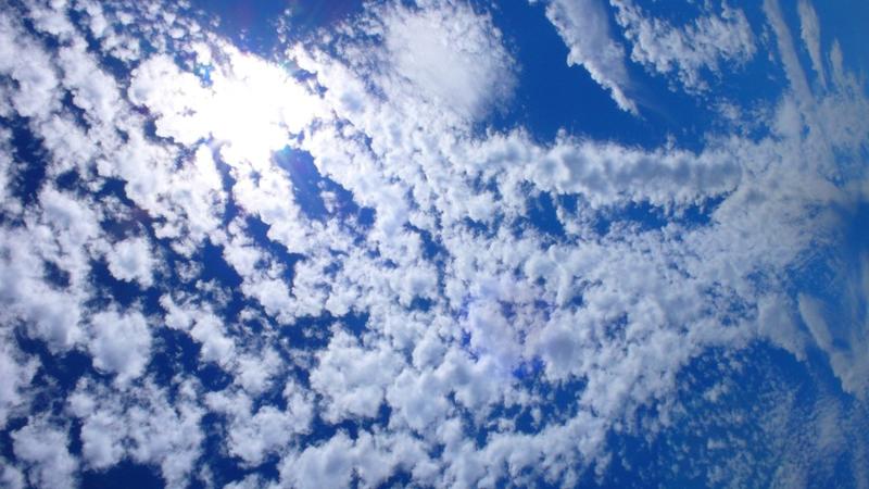 Wolkenhimmel mit Sonne, nach rechts drehen | cloudy sky with sun | Verwendung weltweit