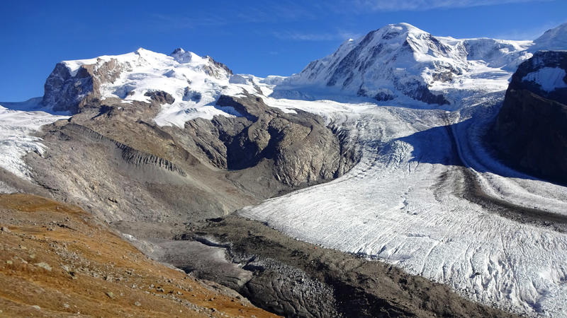 Schweiz, Zermatt: Der Gornergletscher im Gebirgsmassiv Monte Rosa in den Walliser Alpen. (zu «Alpengletscher könnten 2100 weitgehend weggetaut sein») Foto: M. Huss/EGU/dpa 