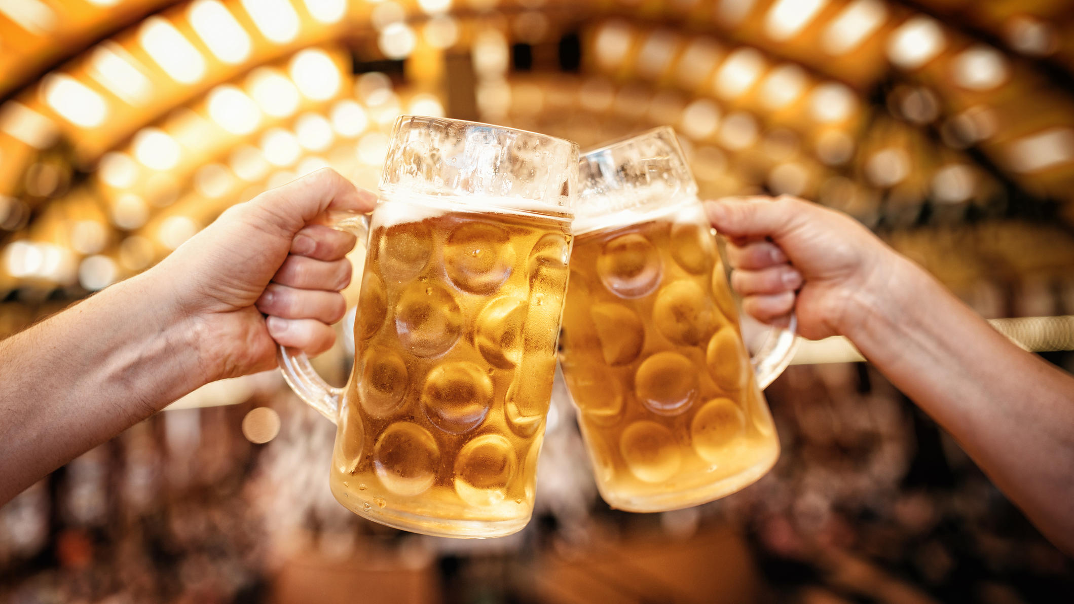 Maß Bier Oktoberfest - So viel kostet eine Maß Bier auf dem Oktoberfest - wetter.de