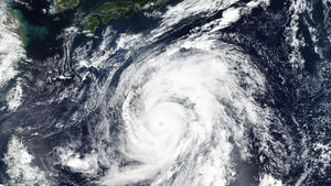 HANDOUT - 09.10.2019, ---: Dieses von der NASA zur Verfügung gestellte Satellitenfoto zeigt den Taifun «Hagibis», der sich Japan nähert. Die japanische Wetterbehörde warnt davor, dass der Taifun am Wochenende sintflutartige Regenfälle in Zentraljapan verursachen könnte. Foto: Uncredited/NASA Worldview (EOSDIS)/AP/dpa - ACHTUNG: Nur zur redaktionellen Verwendung im Zusammenhang mit der aktuellen Berichterstattung und nur mit vollständiger Nennung des vorstehenden Credits +++ dpa-Bildfunk +++