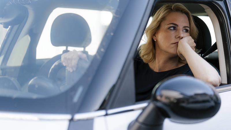 Bored woman looking out of car window model released Symbolfoto property released PUBLICATIONxINxGERxSUIxAUTxHUNxONLY KNSF05417