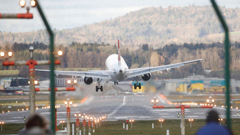 A plane of Swiss Airlines makes a go-around after trying to land during storm "Sabine" on the airport in Zurich, February 10, 2020.  REUTERS/Arnd Wiegmann