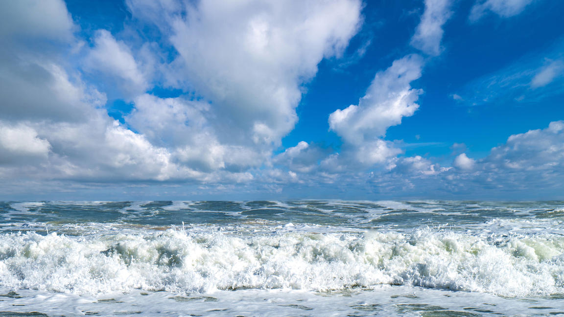 Creative Highlights World Strand mit Wolken und Brandungswellen, Spanien, Andalusien, Cadiz, Costa De La Luz beach with surf and cloudy sky, Spain, Andalusia, Cadiz, Costa De La Luz BLWS613486 Copyright: xblickwinkel/McPHOTO/W.xBoyungsx