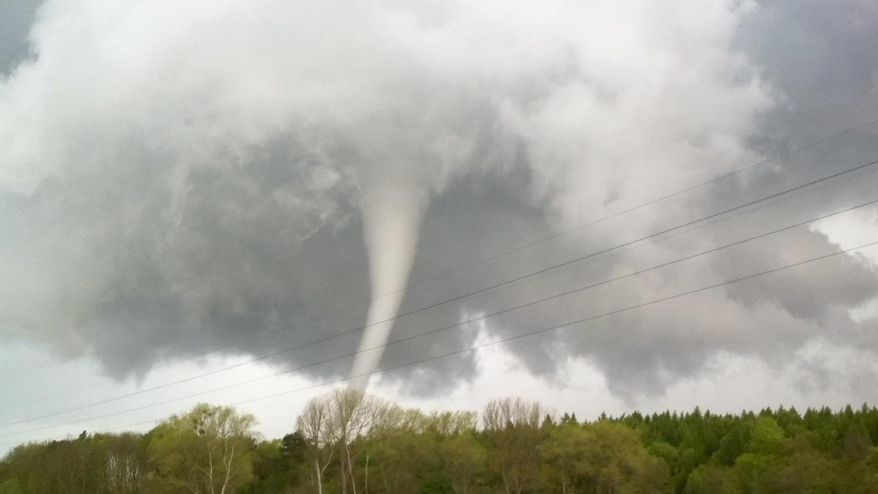 Windhose in Borken: Tornado verwüstet Siedlung in Weseke ...