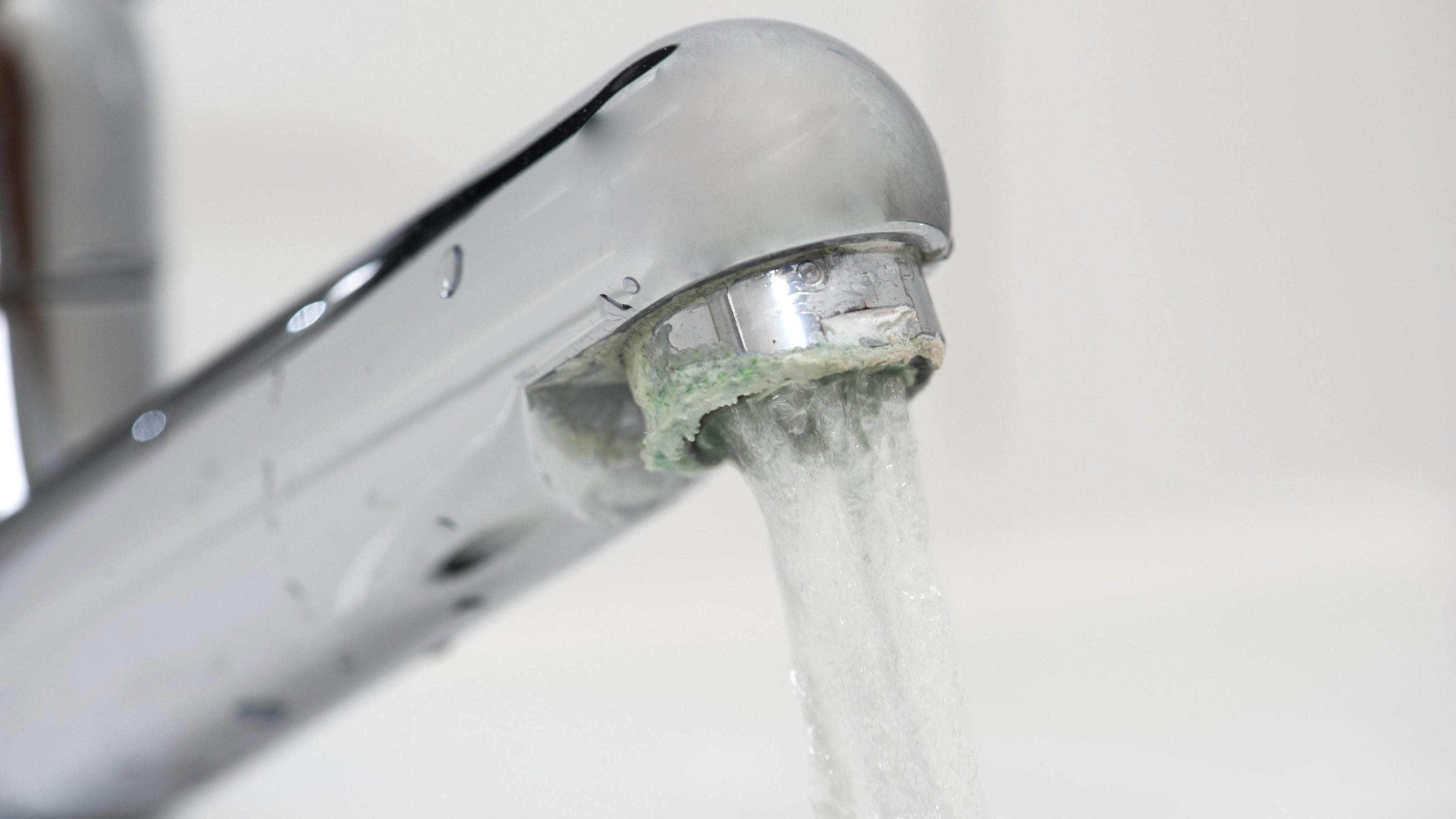 Gunstig Einfach Wasserhahn Und Duschkopf Entkalken Mit Diesem Hausmittel Trick Wetter De