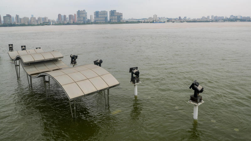 Vielerorts  sind die Uferbereiche in China überflutet.
