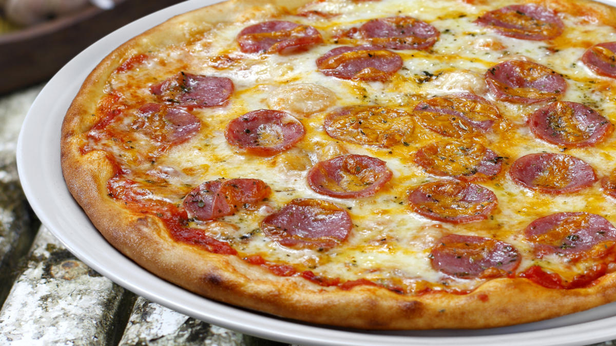 Tiefkühlpizza im Ofen backen: Genialer Trick macht die Pizza noch