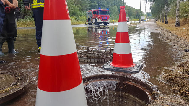 Gerade erst ist der Sommer in Fahrt gekommen, da drohen auch schon wieder erste Gewitter. Die Unwettergefahr steigt jetzt immer mehr an. Der Kurz-Sommer wird schnell beendet. Hier der Unwetter-Fahrplan für die neue Woche.