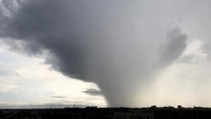 Tornado on the outskirts of Milan towards SOUTH, towards Rozzano - Assago, bad weather, rain and wind FOTOGRAMMA/Fotogramma, MILAN - 2020-08-29 p.s. la foto e utilizzabile nel rispetto del contesto in cui e stata scattata, e senza intento diffamatorio del decoro delle persone rappresentate PUBLICATIONxINxGERxAUTxONLY Copyright: xFOTOGRAMMAx/xFOTOGRAMMAx
