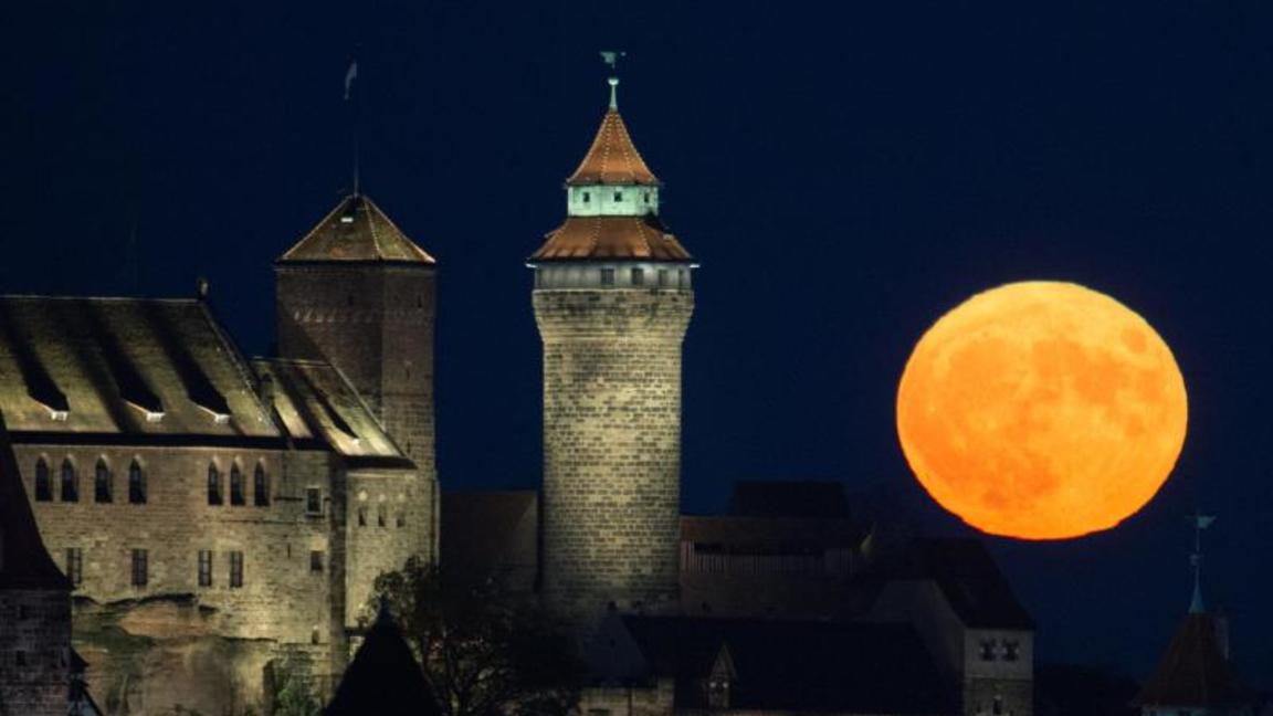 Warum ist der Mond mal größer und mal kleiner?