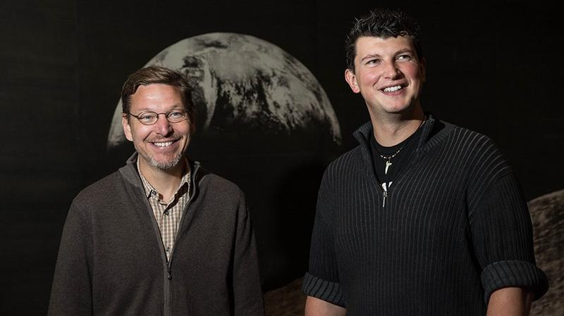 Caltech-Professor Mike Brown und Assistenzprofessor Konstanin Batygin haben zusammengearbeitet, um entfernte Objekte in unserem Sonnensystem zu untersuchen