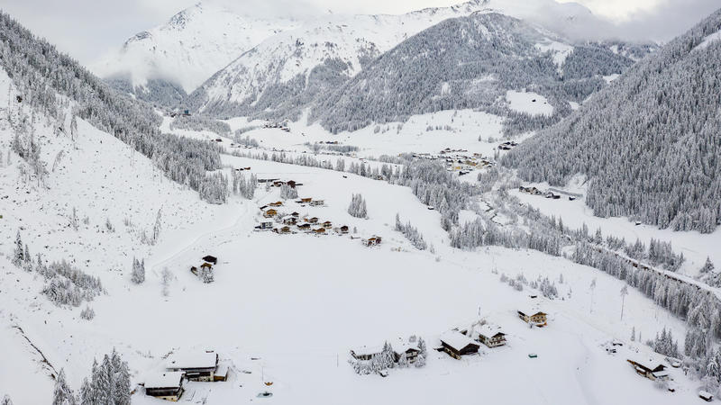 Das Kalsertal in Osttirol ist mit Schnee bedeckt. 