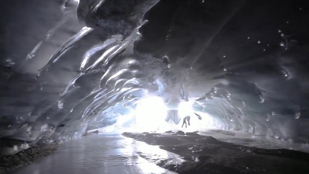 Eishöhle in der Schweiz: Gigantische Bilder von ...