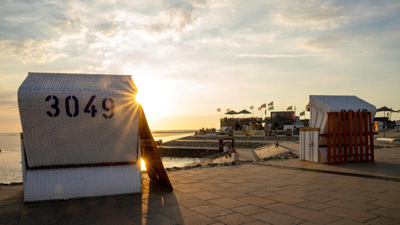 Sonne am Abend bei Büsum an der Nordsee.