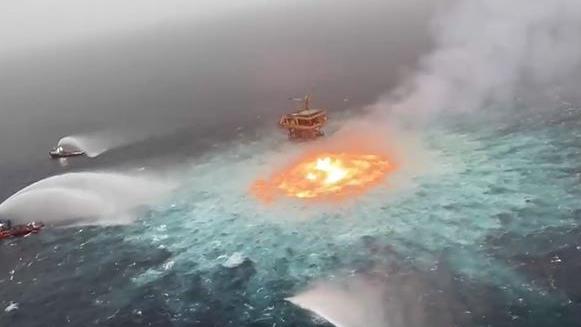 Feuerauge&quot; im Golf von Mexiko: Das Meer brennt nach Pipeline-Leck für  fünfeinhalb Stunden | wetter.de