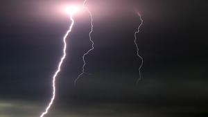 Gewitter 13.07.2021 , Ostramondra, Blitze erhellen den Himmel *** Thunderstorm 13 07 2021 , Ostramondra, lightning lights up the sky