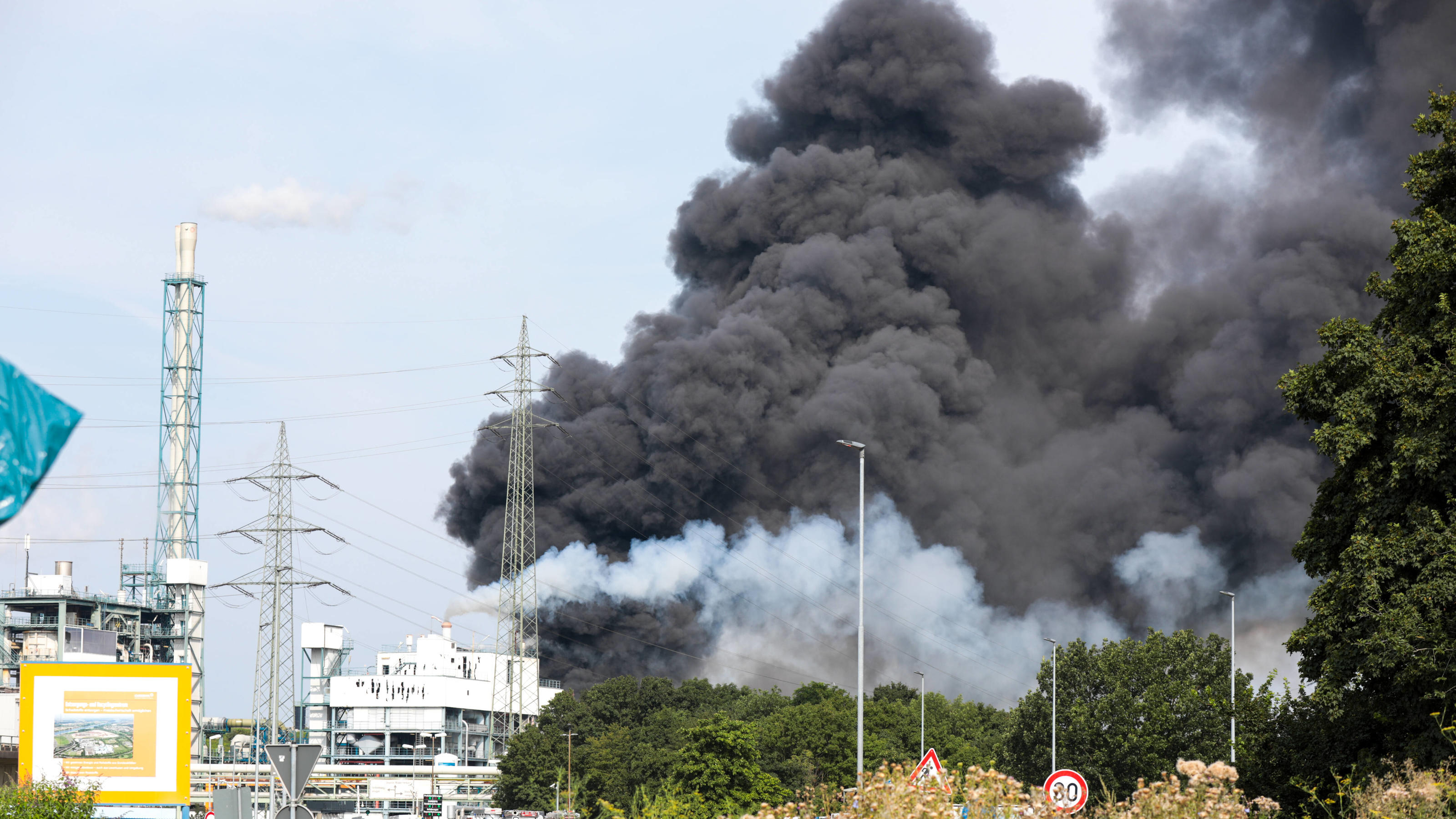 Explosion in Chempark Leverkusen: Kaum noch Hoffnung für ...