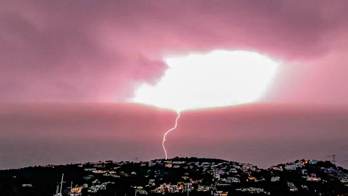 Unwetter In Europa Gewitter Starkregen Hagel Sturmboen Tornado Gefahr Am Mittelmeer Wetter De