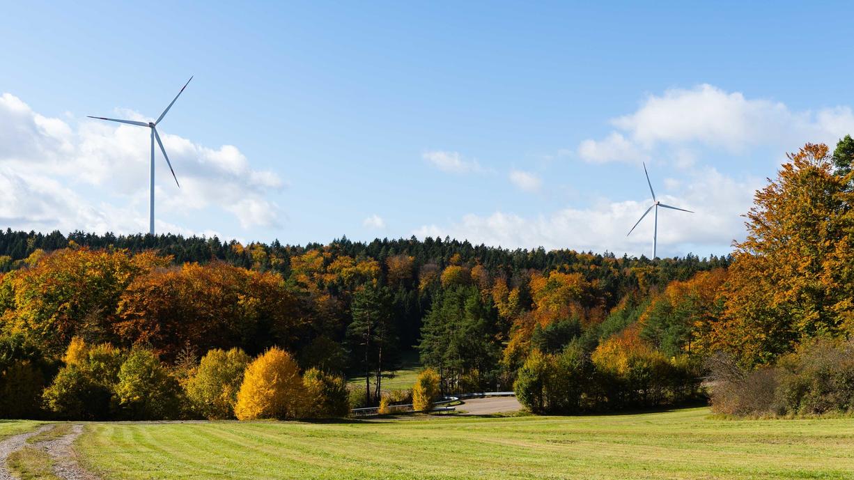 Am Sonntag zeigt uns der Oktober seine sonnigste Seite. Doch das kann er nicht lange halten. Zwar wird es in der zweiten Wochenhälfte wieder ruhiger, aber am Wochenende könnte es wieder unruhig in der Wetterküche werden.