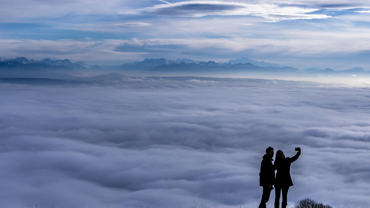 Heute bleibt es im Süden in den Nebelgebieten wieder richtig kalt. Anfangs besteht Glättegefahr durch gefrierende Nässe oder Reif. Richtung Norden ist es deutlich milder. Hier kann es weiter etwas Regen geben.