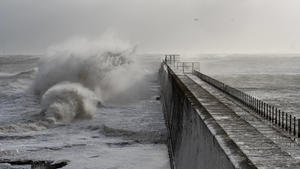 November 27, 2021, Hartlepool, United Kingdom: Stormy seas at the breakwater on the Headland, Hartlepool, County Durham as Storm Arwen batters the north east coast. Hartlepool United Kingdom - ZUMAs197 20211127_zaa_s197_206 Copyright: xJasonxBrownx