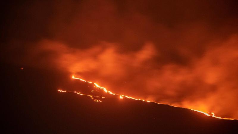 News Themen der Woche KW49 News Bilder des Tages Lava continues flowing from the Cumbre Vieja volcano in La Palma, Canary Islands, Spain, late 08 December 2021 issued 09 December 2021. The volcano continues active since it s eruption started 19 Septe