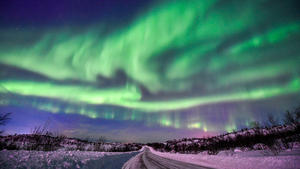 Russland, Polarlichter bei Murmansk MURMANSK REGION, RUSSIA - JANUARY 10, 2022: Northern lights are seen over forest tundra in the Murmansk Region, northwest Arctic Russia, in midwinter. The Murmansk Region is one of Russia s best places for seeing northern lights. Lev Fedoseyev/TASS PUBLICATIONxINxGERxAUTxONLY TS11E70B