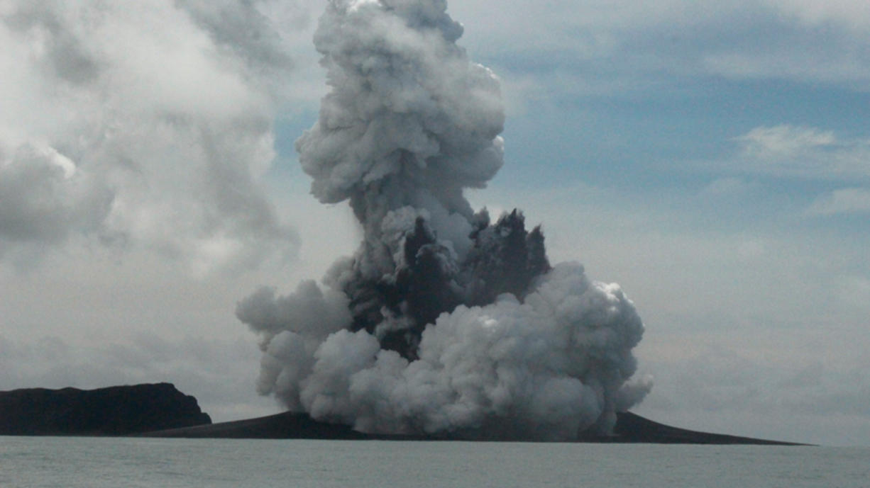 Es war der schwerste Vulkanausbruch seit dem Ausbruch des Pinatubo im Jahr 1991. Kann dieser Ausbruch unser Klima beeinflussen? Die Aschewolke jedenfalls ist immens. Glücklicherweise fand die Eruption unter Wasser statt