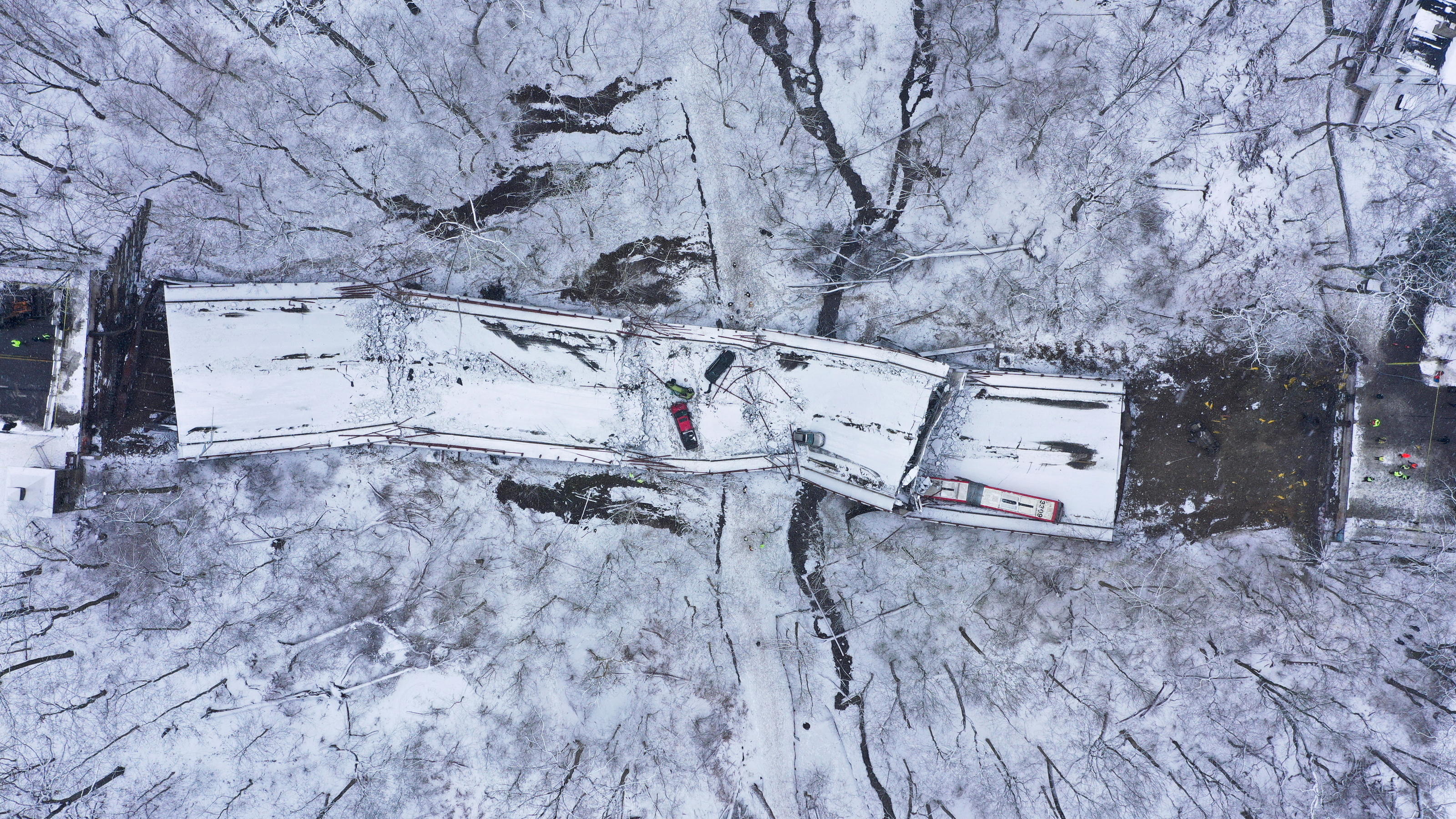 Damaged vehicles are seen at the site of a collapsed bridge in Pittsburgh, Pennsylvania, U.S., January 28, 2022. Picture taken with a drone.  REUTERS/Drone Base
