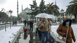 March 13, 2022, istanbul, Istanbul, Turkey: Snow blanketed most of Turkey s metropole Sunday. A view of Sultan Ahmet Mosque under the snow in Istanbul. istanbul Turkey - ZUMAs278 20220313_zip_s278_008 Copyright: xSerkanxSenturkx