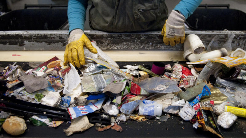 Erdöl sparen durch Recycling von Kunststoff - eine einfache Idee, eine nicht ganz so einfache Sache.