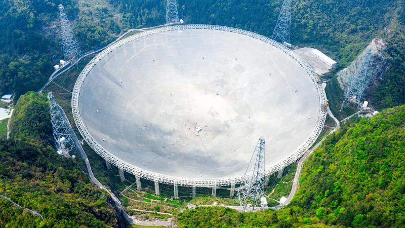 Das chinesische Radioteleskop FAST wird auch Himmelsauge genannt.