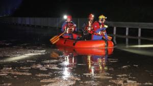 Gewitter: Unterführung überschwemmt