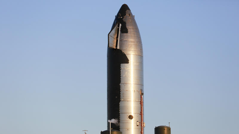 Eine Starship-Rakete von SpaceX beim Zusammenbau