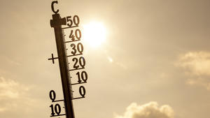 Thermometer in der Sonne, Symbolbild