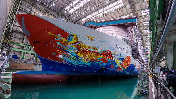 Die „Global Dream II“ sollte der Stolz deutscher Schiffsbaukunst werden, eines der größten Kreuzfahrtschiffe der Welt. Doch jetzt kommt alles anders.