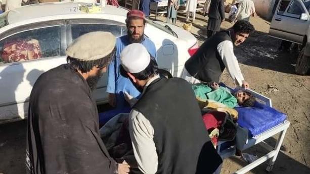 Bei einem heftigen Erdbeben am späten Dienstagabend (Ortszeit) in der afghanisch-pakistanischen Grenzregion sind nach offiziellen Angaben mindestens 255 Menschen ums Leben gekommen. Mindestens 155 weitere seien bei dem Beben in der Provinz...