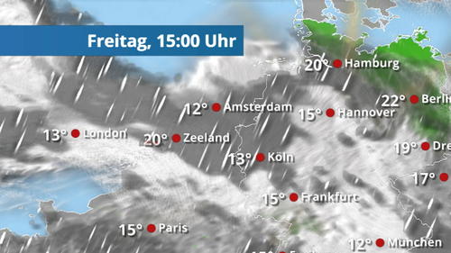 19.08.2022, Bayern, München: Eine Frau schützt sich bei Regen mit einem transparenten Schirm.  Auch für manche Regionen in Bayern sind weitere Regenfälle vorhergesagt. Foto: Peter Kneffel/dpa +++ dpa-Bildfunk +++