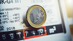  Gaszähler mit Euromünze, Symbolfoto Heizkosten und Gaspreise *** Gas meter with euro coin, symbol photo heating costs and gas prices