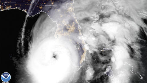 HANDOUT - 28.09.2022, ---, Golf von Mexiko: Dieses von der National Oceanic and Atmospheric Administration (NOAA) zur Verfügung gestellte Satellitenbild vom Mittwoch zeigt den Hurrikan Ian or der Südwestküste Floridas. Foto: Uncredited/NOAA/dpa - ACHTUNG: Nur zur redaktionellen Verwendung im Zusammenhang mit der aktuellen Berichterstattung und nur mit vollständiger Nennung des vorstehenden Credits +++ dpa-Bildfunk +++