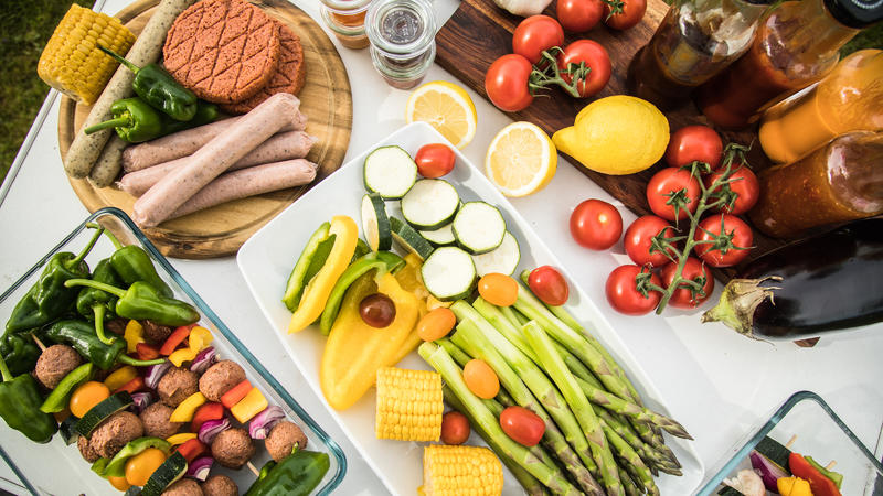 Mehr Gemüse, weniger Fleisch: Wissenschaftler fordern eine Umstellung unseres Ernährungssystems.