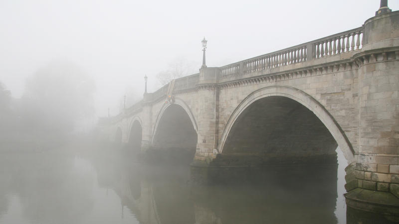 Der berühmte Londoner Nebel bildete sich oft in verschmutzter Luft.