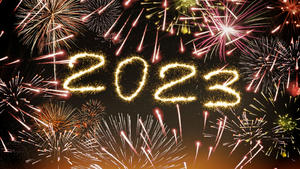 Feuerwerk und die Zahl 2023 am Nachthimmel, Symbolfoto Neujahr 2023 / action press