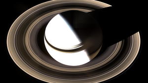 epa04127466 A picture made available by NASA/JPL/Space Science Institute on 16 March 2014 and taken on 19 January 2007 shows a view of Saturn and its rings -- the visible documentation of a technique called a 'pi transfer' completed with a Titan flyby. A pi transfer uses the gravity of Saturn's largest moon, Titan, to alter the orbit of the Cassini spacecraft so it can gain different perspectives on Saturn and achieve a wide variety of science objectives. Taking in the rings in their entirety was the focus of this particular imaging sequence. Therefore, the camera exposure times were just right to capture the dark-side of its rings, but longer than that required to properly expose the globe of sunlit Saturn. Consequently, the sunlit half of the planet is overexposed. The view is a mosaic of 36 images -- that is, 12 separate sets of red, green and blue images -- taken over the course of about 2.5 hours, as Cassini scanned across the entire main ring system. This view looks toward the unlit side of the rings from about 40 degrees above the ring plane. The images in this natural-color view were obtained with the Cassini spacecraft wide-angle camera at a distance of approximately 1.23 million km from Saturn. Image scale is 70 kilometers (44 miles) per pixel. EPA/NASA/JPL/Space Science Institute HANDOUT EDITORIAL USE ONLY +++(c) dpa - Bildfunk+++