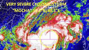 HANDOUT - 12.05.2023, ---: Dieses vom indischen Wetterdienst zur Verfügung gestellte Satellitenbild zeigt, Sturm Mocha, der sich zu einem Wirbelsturm verstärkt. Die Behörden in Bangladesch und Myanmar bereiteten sich am 12.05.2023 auf die Evakuierung von Hunderttausenden von Menschen vor und warnten sie, sich von den Küstengebieten fernzuhalten. Es wird erwartet, dass der Sturm am 14.05.2023 zwischen Cox's Bazar in Bangladesch und Kyaukpyu in Myanmar mit einer Windgeschwindigkeit von bis zu 160 Kilometern pro Stunde und in Böen bis zu 175 Stundenkilometern heranbrausen wird, teilte das indische Meteorologische Amt mit. Foto: Uncredited/India Meteorological Department/AP/dpa - ACHTUNG: Nur zur redaktionellen Verwendung im Zusammenhang mit der aktuellen Berichterstattung und nur mit vollständiger Nennung des vorstehenden Credits +++ dpa-Bildfunk +++