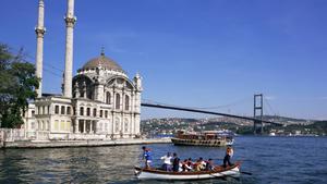 Ortokoye Mosque and Bosphorus, Istanbul, Turkey, Europe, Eurasia Keine Weitergabe an Drittverwerter.