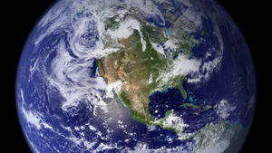 Die NASA-Aufnahme von 2006 zeigt die westliche Hemispähre der Erdkugel. Der erste Teil des UN-Klimaberichts macht den vom Menschen verursachten CO2-Ausstoß für die globale Erwärmung verantwortlich. Am 6. April veröffentlicht der UN-Klimarat den zweiten Teil des Berichts. Foto: NASA/Goddard Space Flight Center (zu dpa-Korr: "Klimaschutz dominiert immer mehr weltpolitische Agenda" vom 27.03.2007. ACHTUNG: Nur zur redaktionellen Verwendung) +++(c) dpa - Bildfunk+++