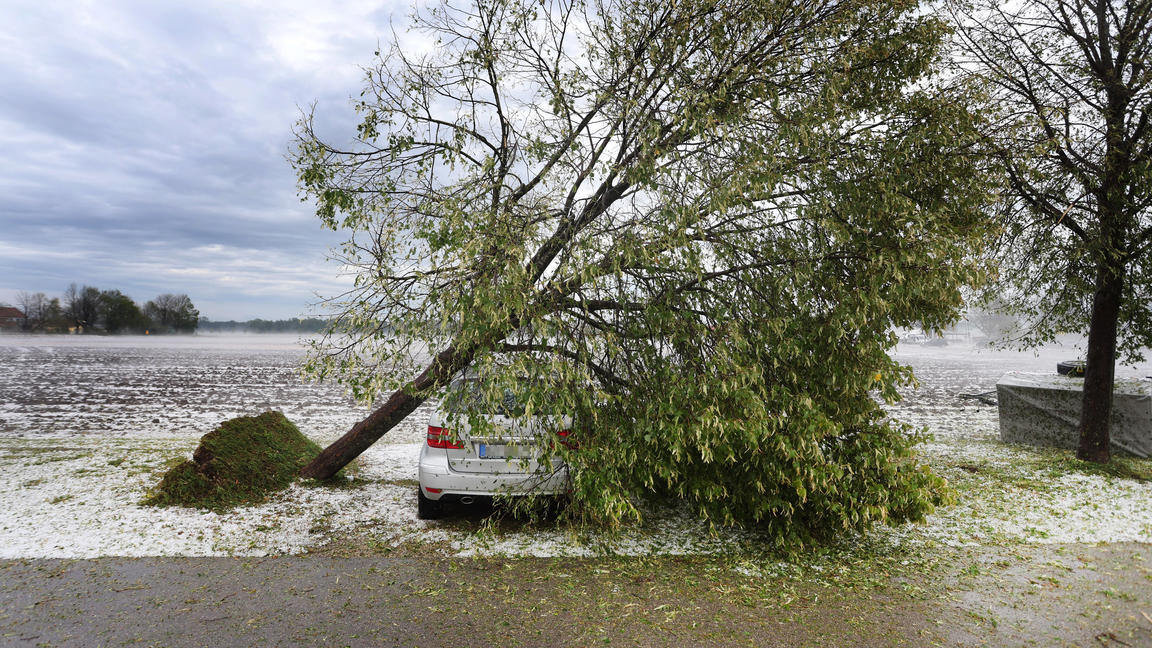 Hagel-Unwetter Zerstört Bierzelt In Bayern | Wetter.de