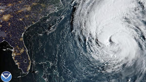 HANDOUT - 14.09.2023, ---: Dieses Satellitenbild das von der National Oceanic and Atmospheric Administration veröffentlicht wurde, zeigt den Hurrikan «Lee» über dem Atlantischen Ozean. Lee wird voraussichtlich im Laufe dieser Woche über New England hinwegfegen. Foto: Uncredited/NOAA/AP/dpa - ACHTUNG: Nur zur redaktionellen Verwendung und nur mit vollständiger Nennung des vorstehenden Credits +++ dpa-Bildfunk +++